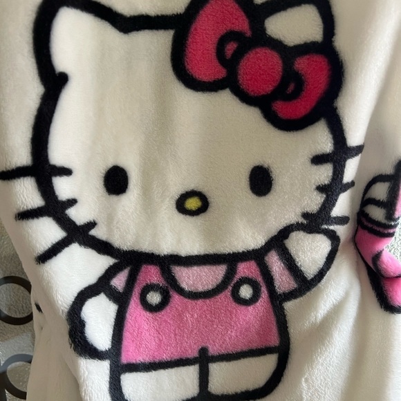 Hello Kitty Strawberry Milkshake Plush Throw Blanket NWT 60x70 - Picture 4 of 8